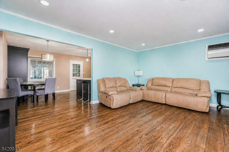 65 Hilltop Ct