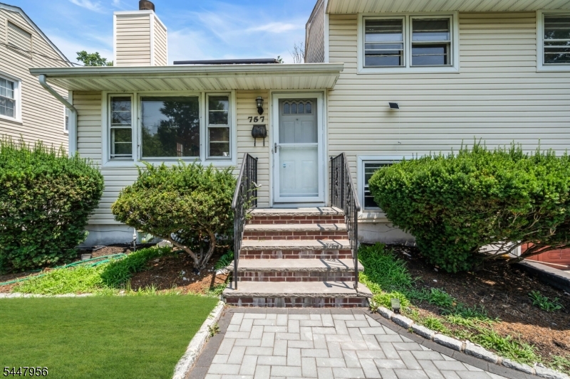 757 River Rd