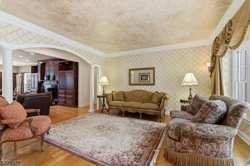 4 Deer Trail Rd