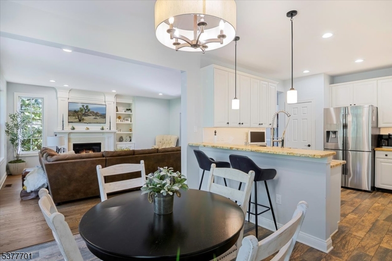 2 Glades Dr