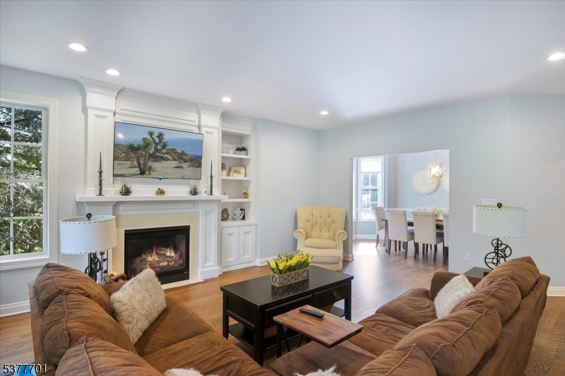 2 Glades Dr