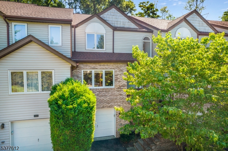 35 Monett Ct