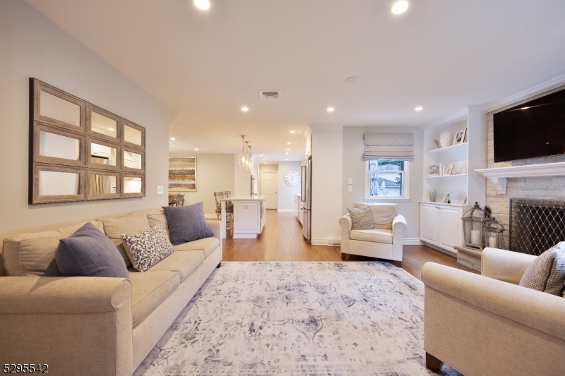 18 Marguerite Ln