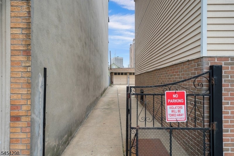 57 Madison St