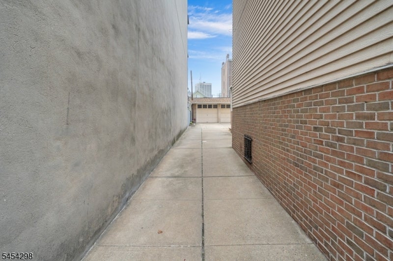 57 Madison St