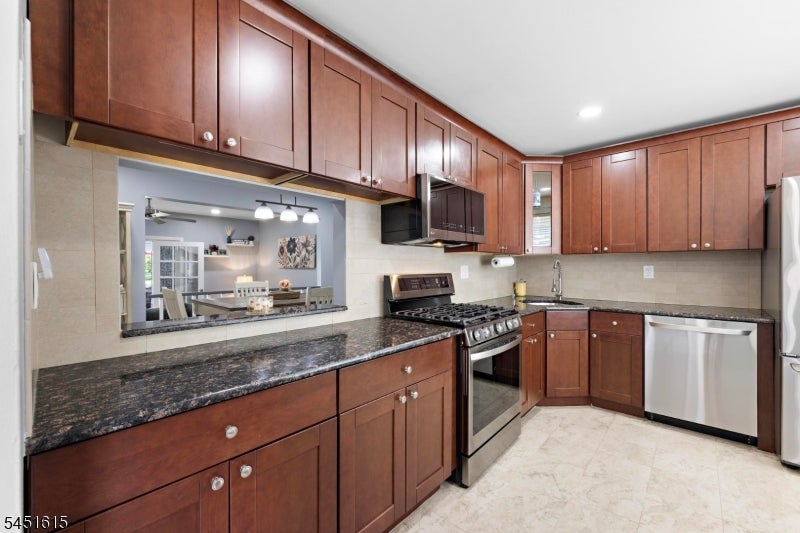 344 Constitution Cir