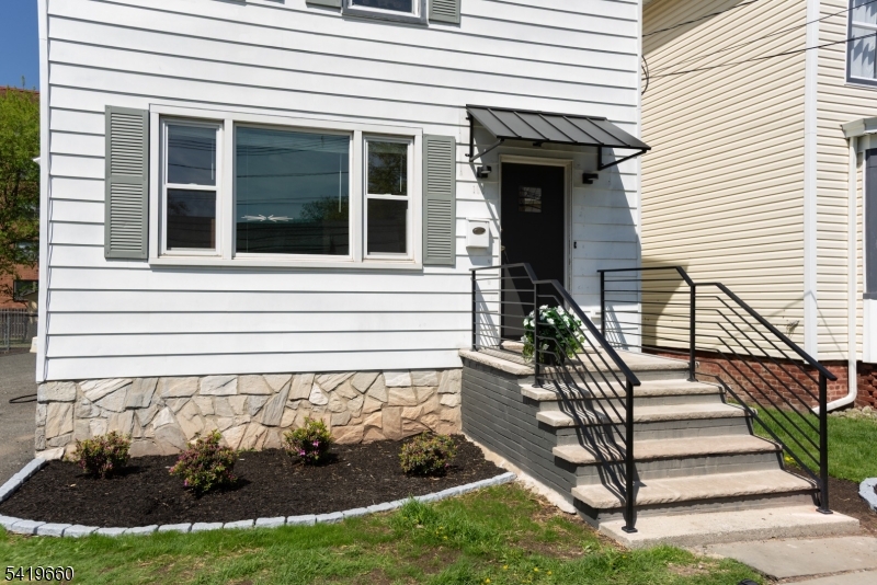 108 Thomas St
