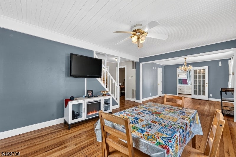 297 Manalapan Rd