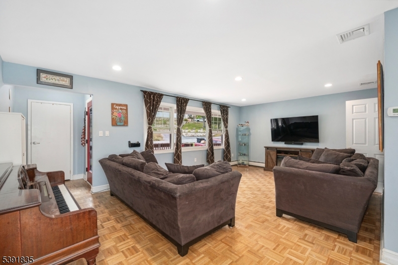 92 Susquehanna Ave
