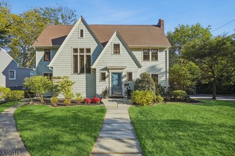 Photo of 376 Wyoming Ave, Millburn, NJ 07041 (MLS # 3991569)