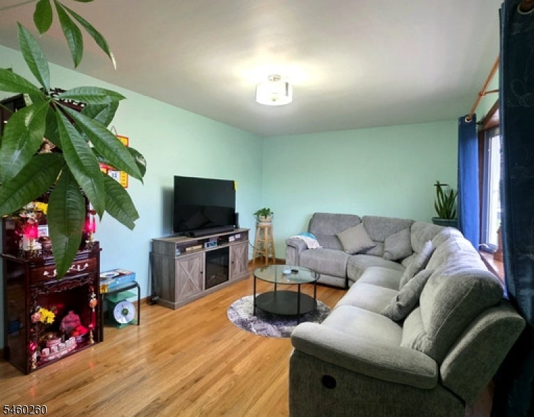 324 Evans Ave