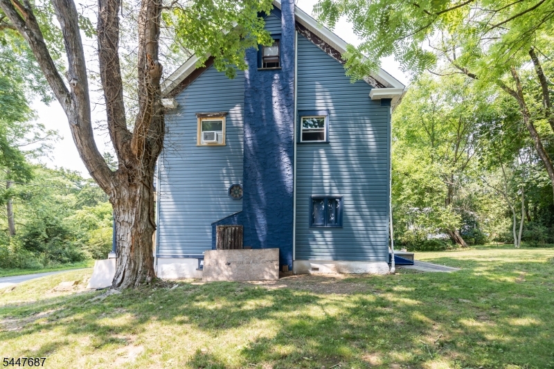 30 Henderson St