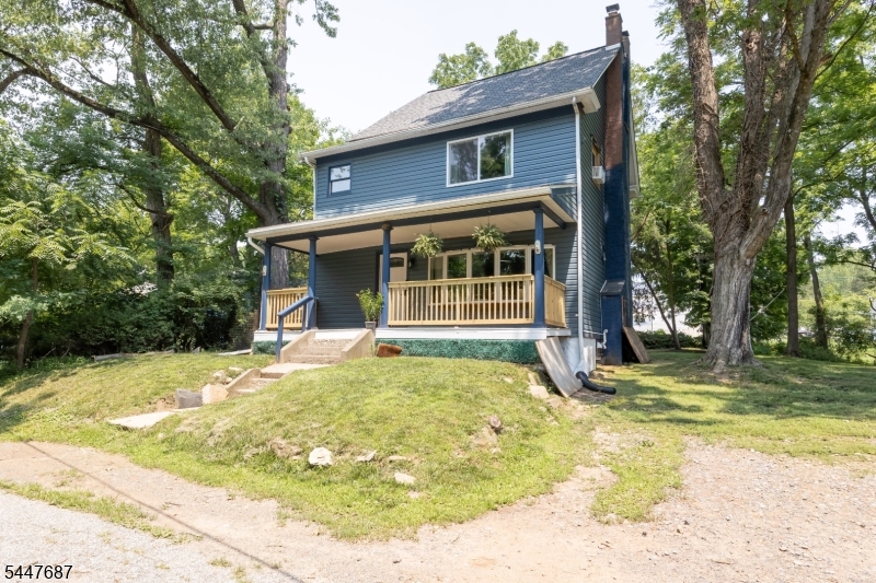 30 Henderson St