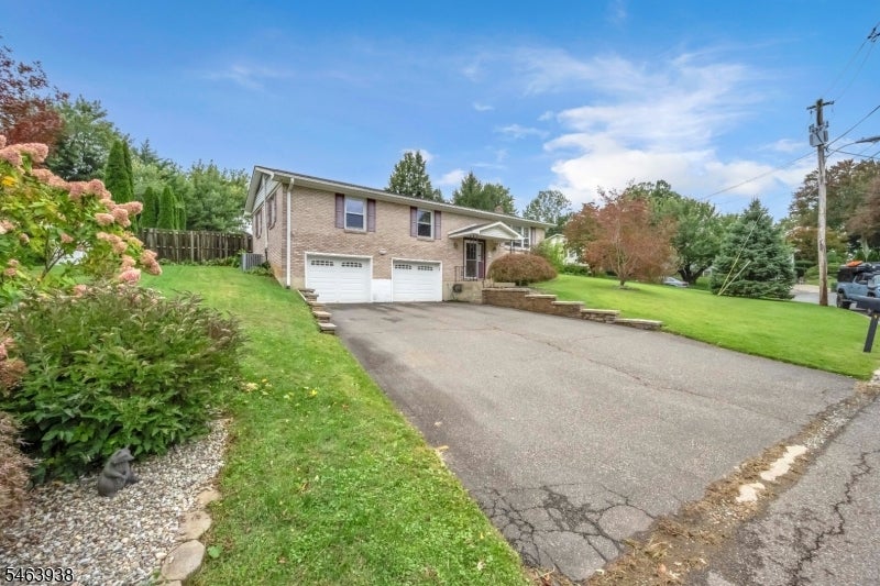 9 Douglas Ln