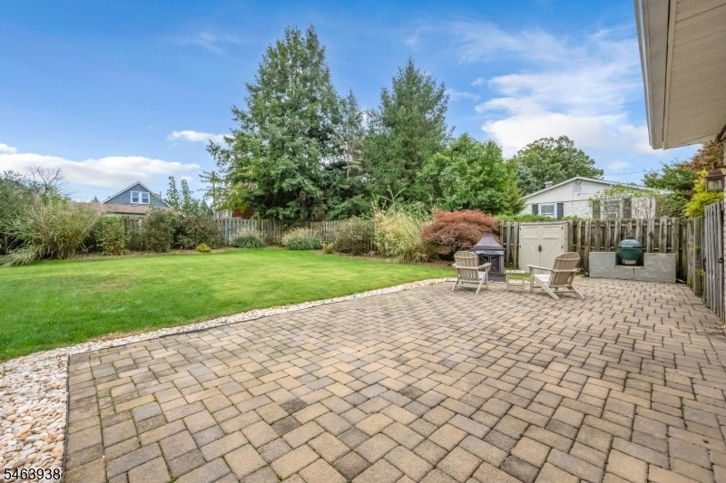 9 Douglas Ln