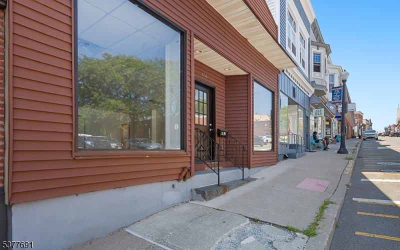 416 Main St