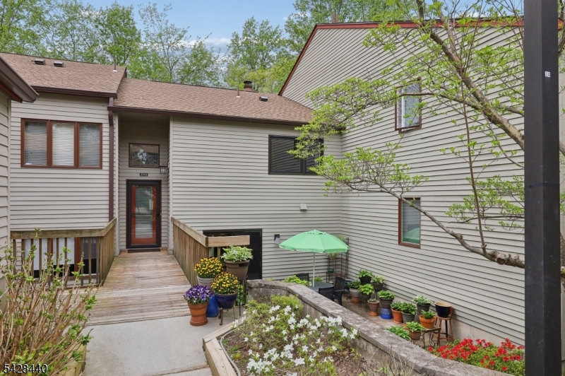 240 Mountain View Dr
