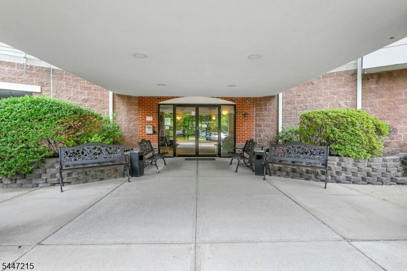 189 Forest Ave 213
