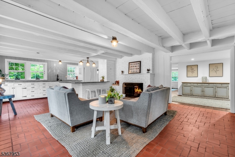 2041 Raritan Rd