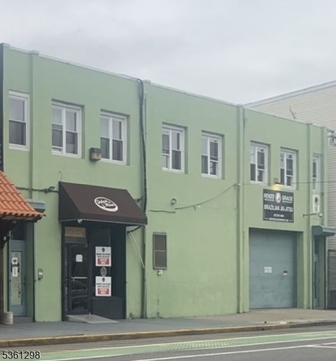 170 Mcwhorter St Newark City NJ 07105