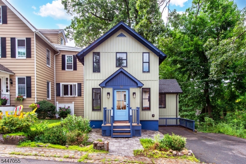 42 St Johns Ave