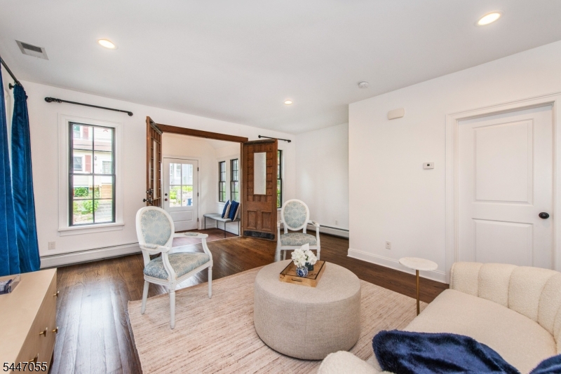 42 St Johns Ave