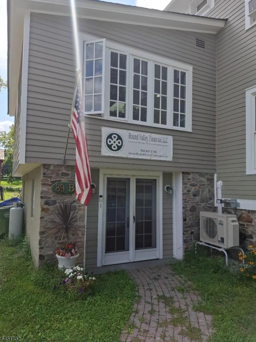 89 Main St
