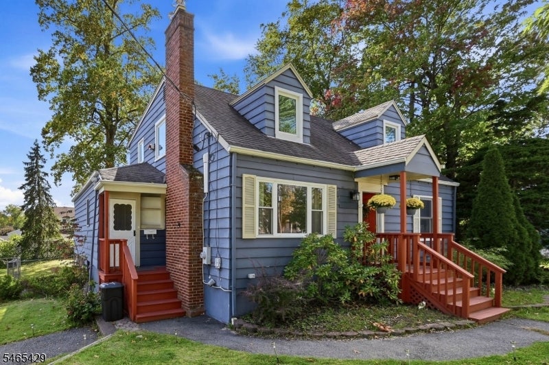 103 Iroquois Ave