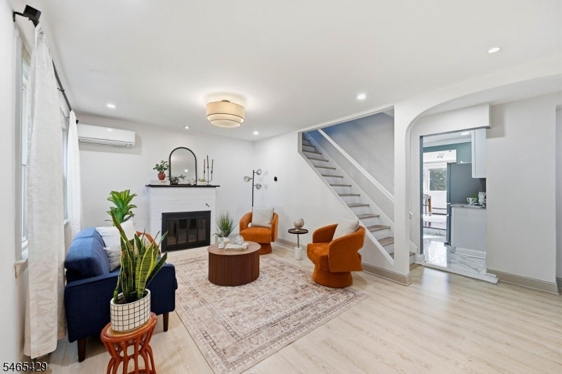 103 Iroquois Ave