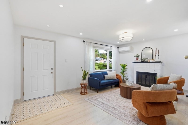103 Iroquois Ave