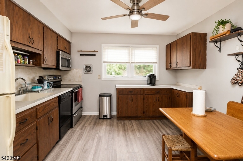 46 Beaver Brook Ln