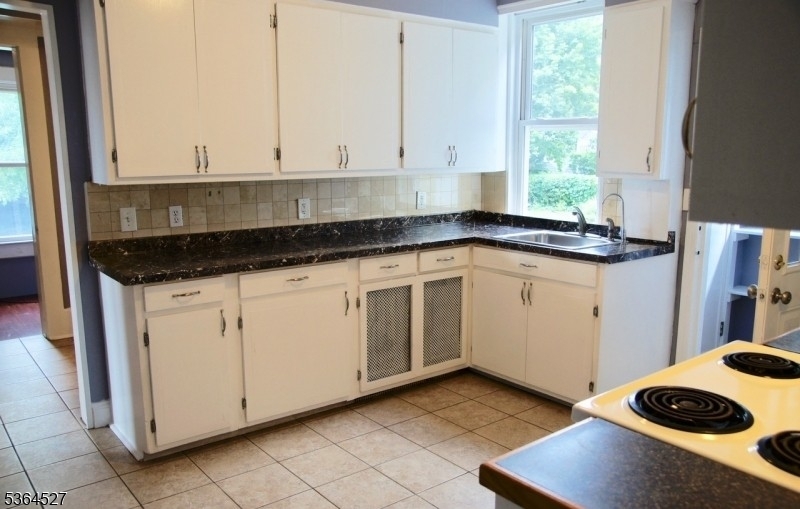 76 Grove St 4