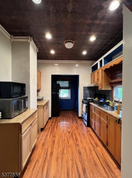 410 Broughton Ave