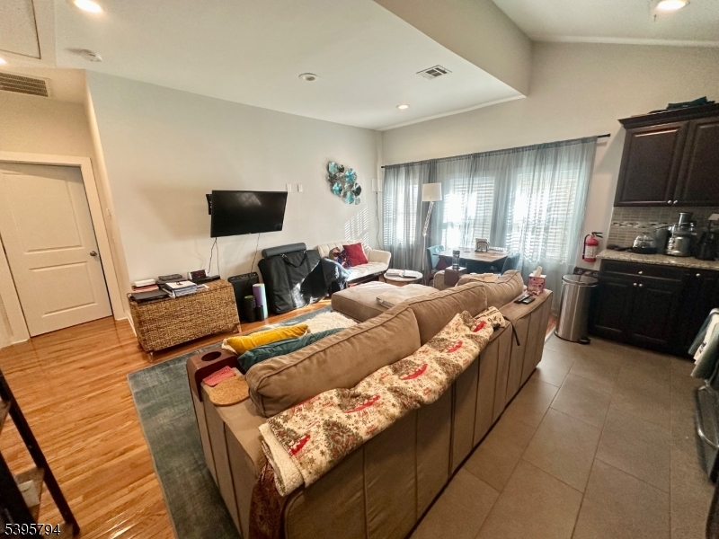 390 Apt4 Orange Rd 4