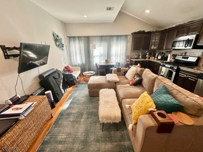 390 Apt4 Orange Rd 4