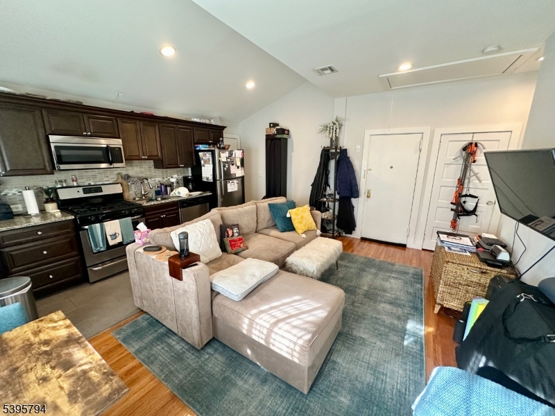 390 Apt4 Orange Rd 4