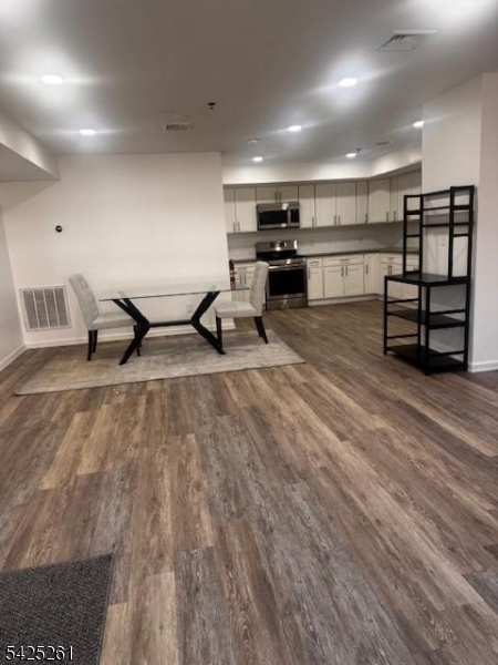 81-83 Hawthorne Ave 1