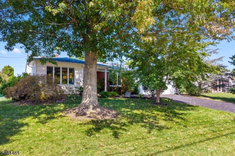 6 Martin Ln