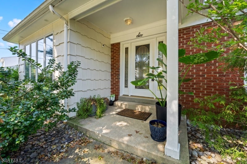 6 Martin Ln