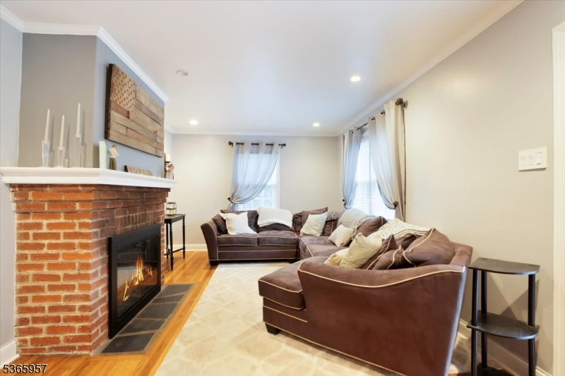 34 Mohawk Ave