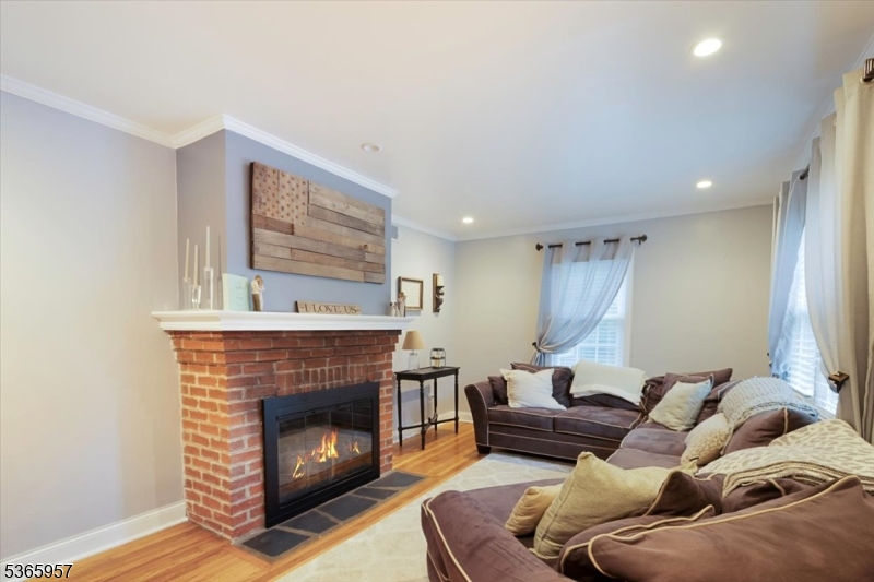 34 Mohawk Ave