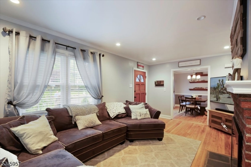 34 Mohawk Ave