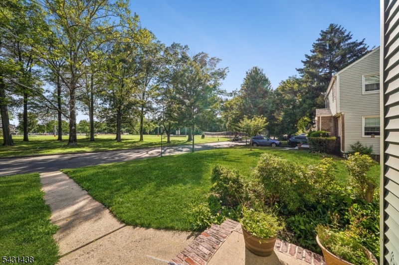 51 Meadowbrook Place