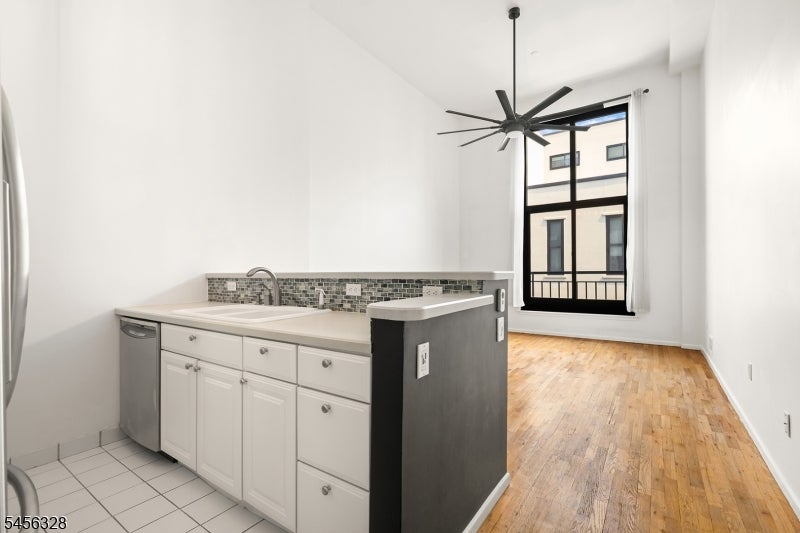 518-536 Gregory Ave 425 425