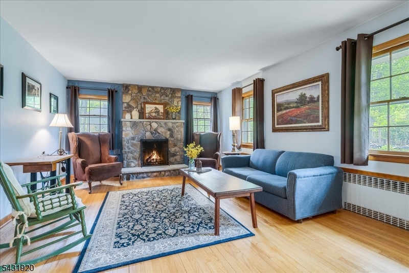 187 Henry Pl