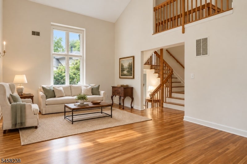 36 Robinhood Dr