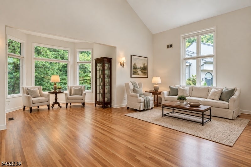 36 Robinhood Dr