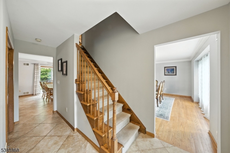 22 Winding Hollow Dr