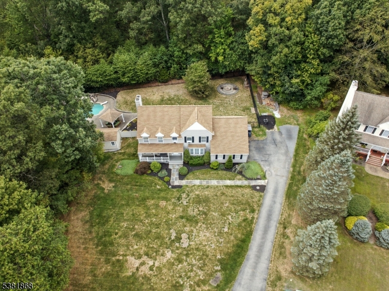 22 Winding Hollow Dr
