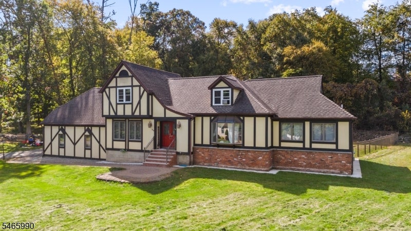 40 Woodland Rd